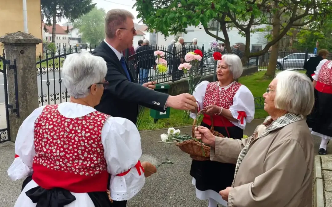 Majčin dan obilježen uz zahvalu i pažnju prema svim majkama