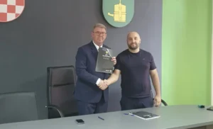 Potpisani ugovori za uređenje dječjeg igrališta u DV Maslačak i na prostoru Street workouta na Šetnici sv. Barbare